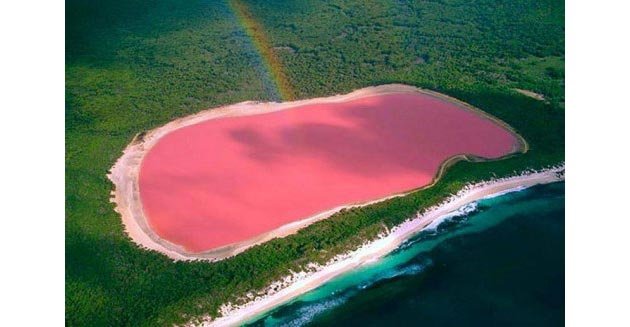 Vista aérea del lago rosa en Australia.